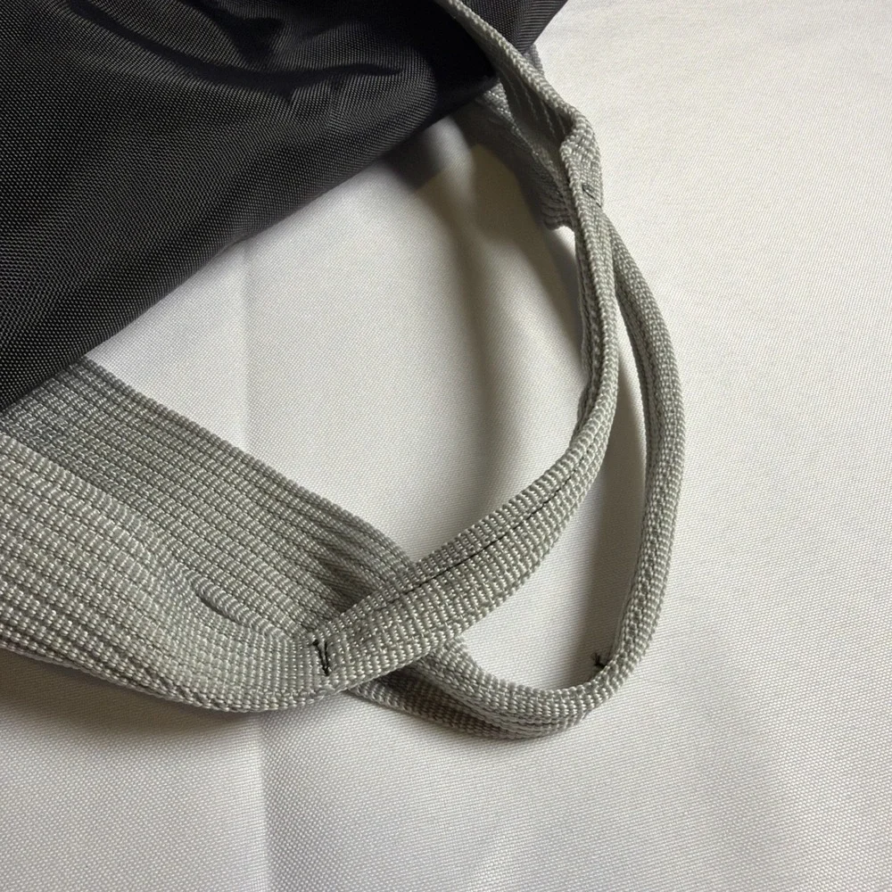 Nike XL Duffle Bag with Adjustable Shoulder Strap Black/grey 28